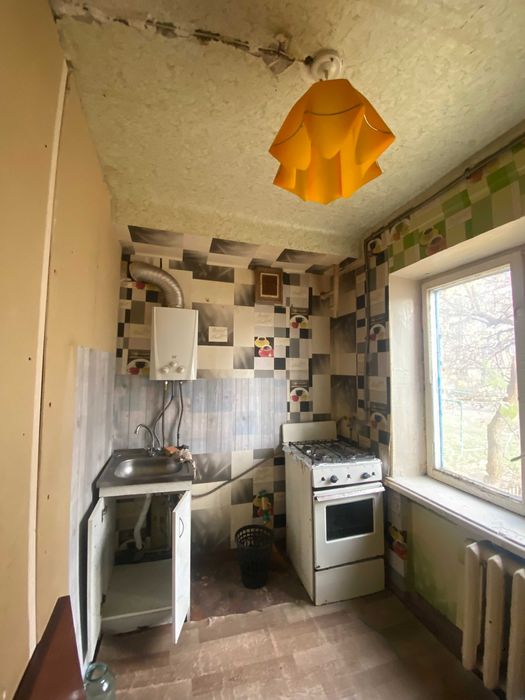 Срочно !1-я в Центре под ремонт! Этаж 1\5.С Балконом.