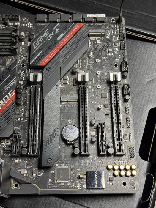 Материнська плата Asus ROG Strix Z490-H Gaming PCI-Ex16