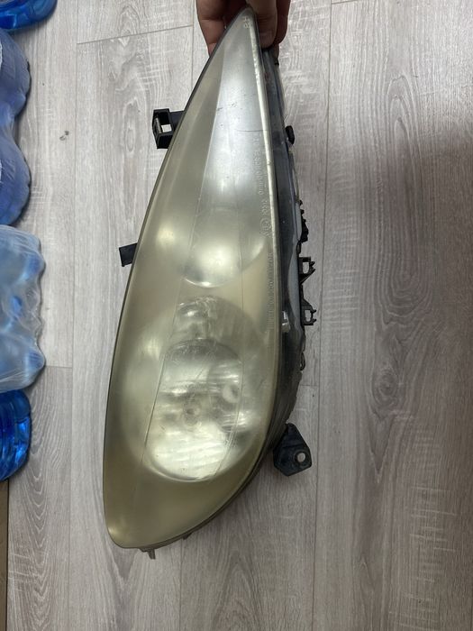 Правая передняя фара peugeot 307