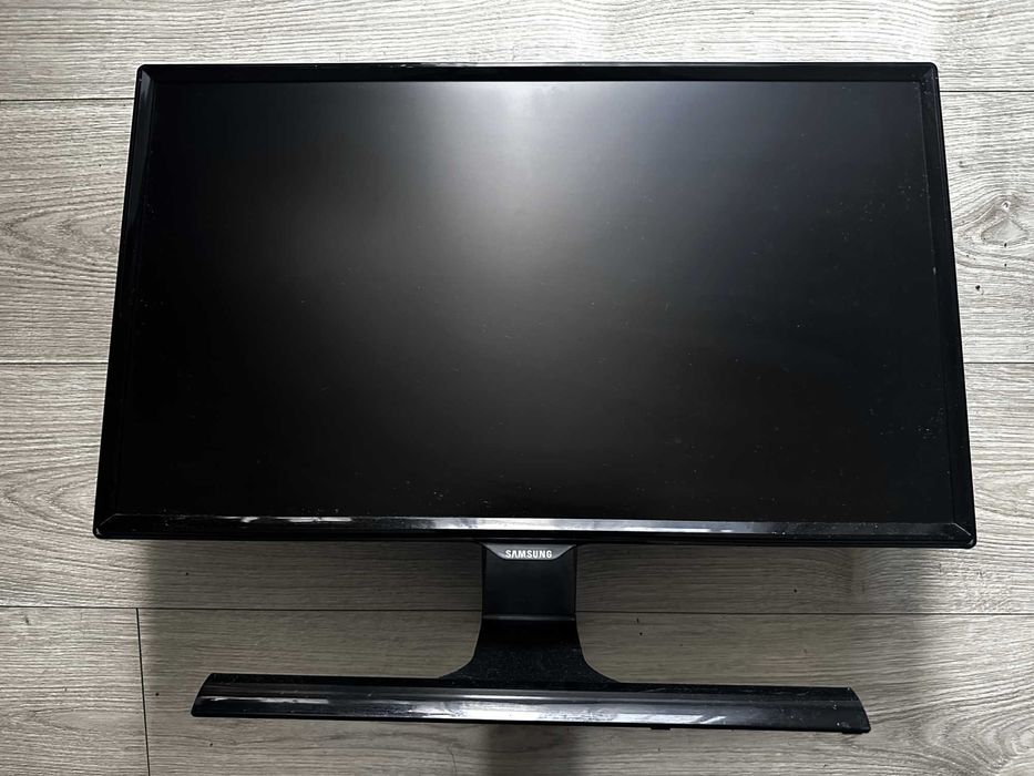 Samsung S24E390HL czarny W PEŁNI SPRAWNY