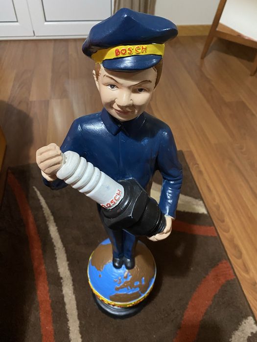Estátua Bosch Spark Plug Man