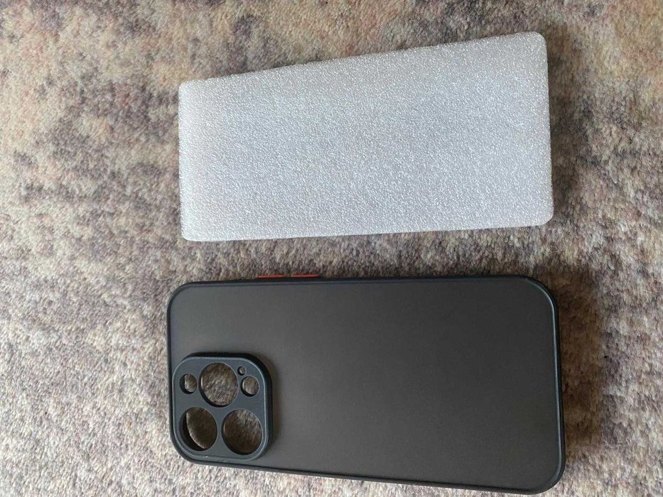 Nowe etui IPhone 14 czarno-czerwone