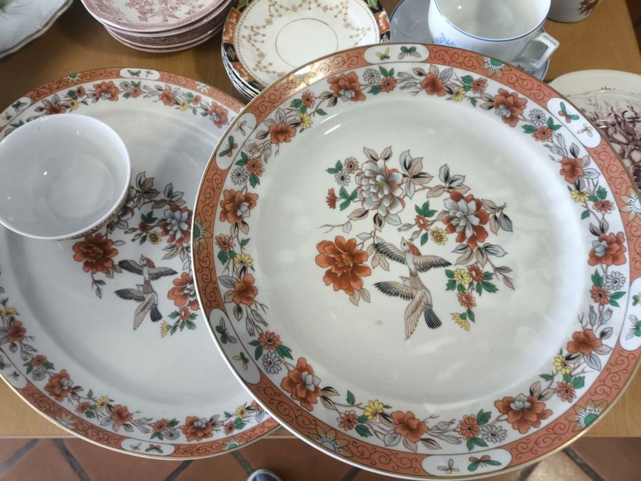 Lote vários serviços porcelana Vista Alegre e outras
