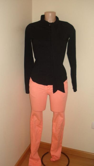 Camisa da stradivarius com 2 tiras na gola para apertar fazer tipo laç