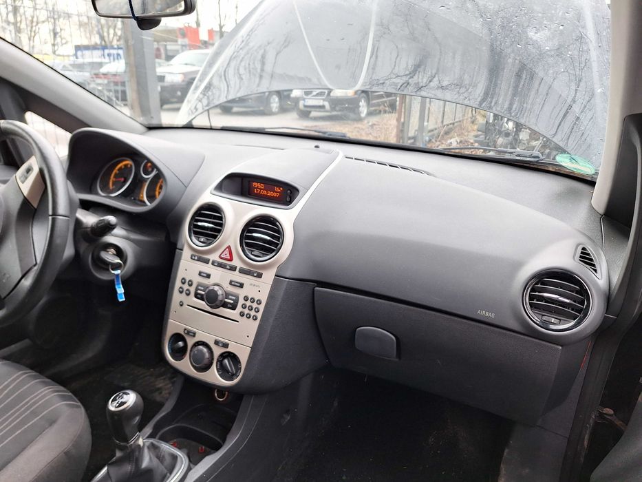 Opel Corsa D deska rozdzielcza kokpit airbag pasy