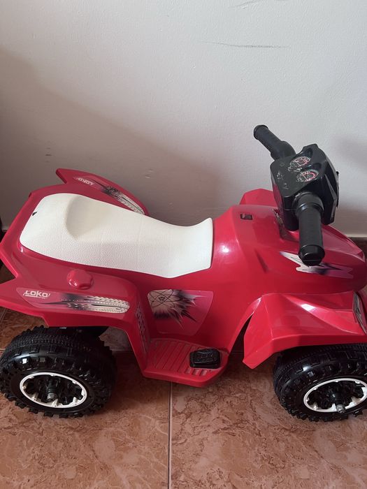 Carro elétrico infantil de brincar