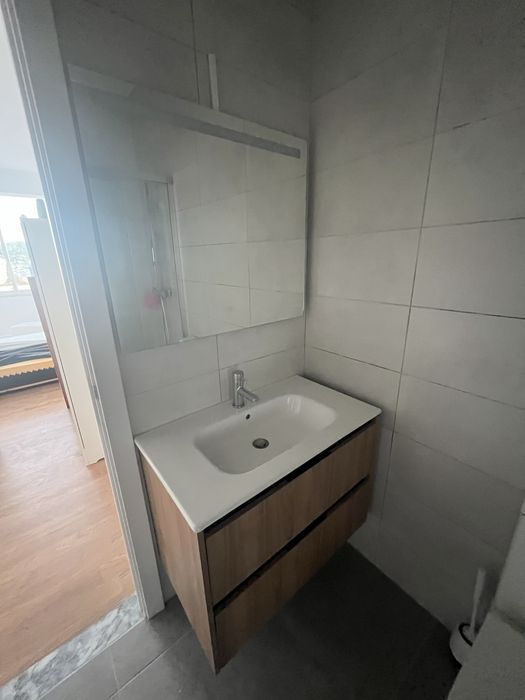 Conjunto WC 80cm— Móvel suspenso 2 gavetas + lavatório + torneira + espelho c/ luz