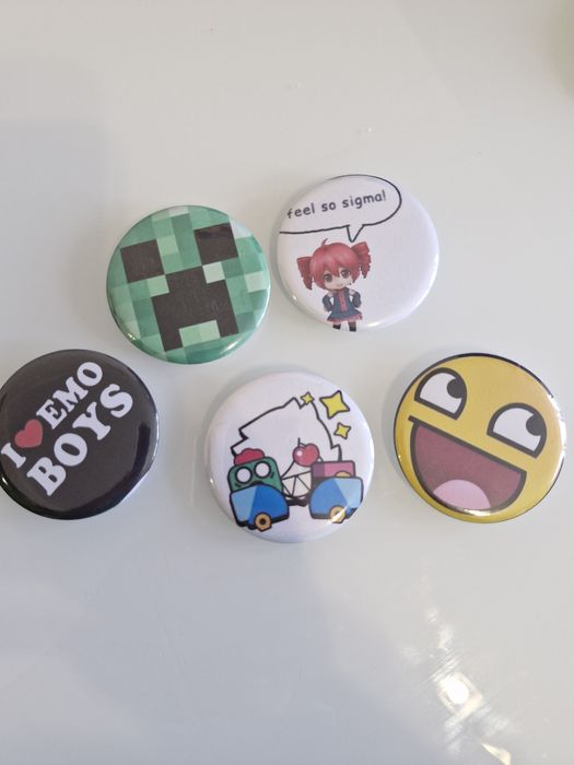 Значки Аниме , 58 мм и 25 мм Можно на заказ. 25 грн шт