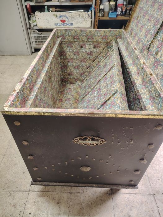 Baú de viagem muito antigo