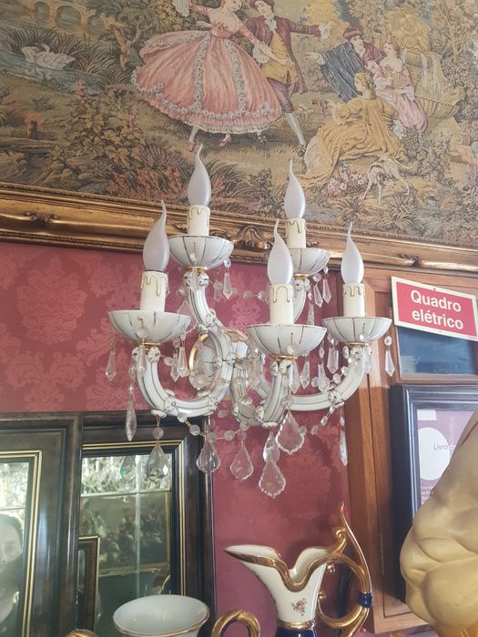 Par de apliques em cristal e porcelana