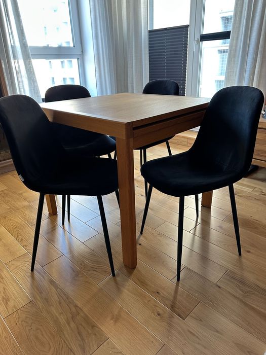 4 krzesła tapicerowane czarne – komplet, bardzo dobry stan