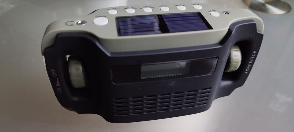 Radio ładowanie słoneczne bateryjne oraz na korbkę FM Maginon NR-30