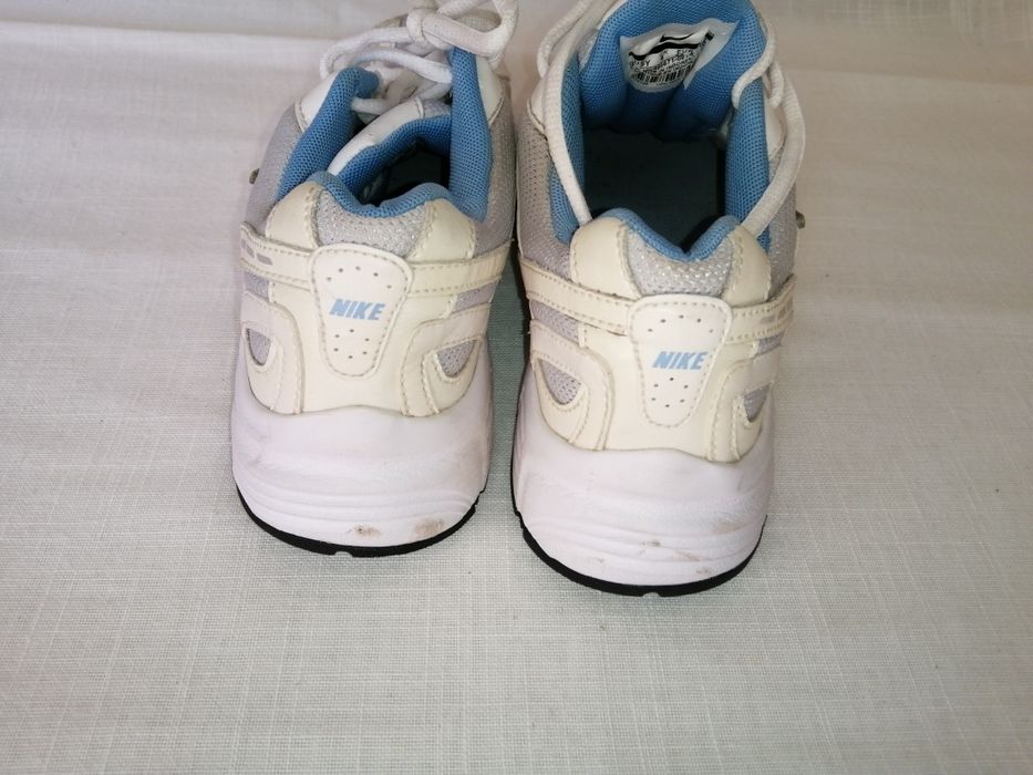 Buty Nike sportowe r 36,5 wkł 23,5