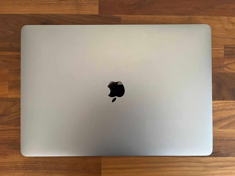Apple MacBook Pro 15, 2018, 2.6GHz, 16GbRam, 500gb SSD, 4Gb Radeon Pro