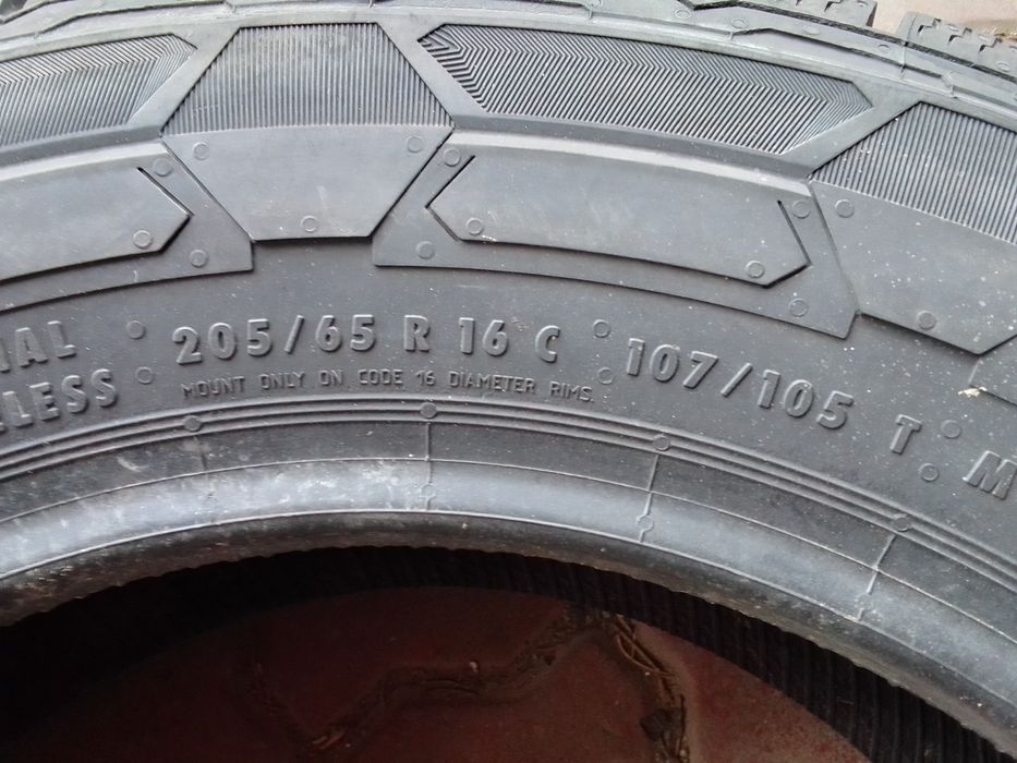 1 Opona zimowa 205/65r16C CONTINENTAL 10mm