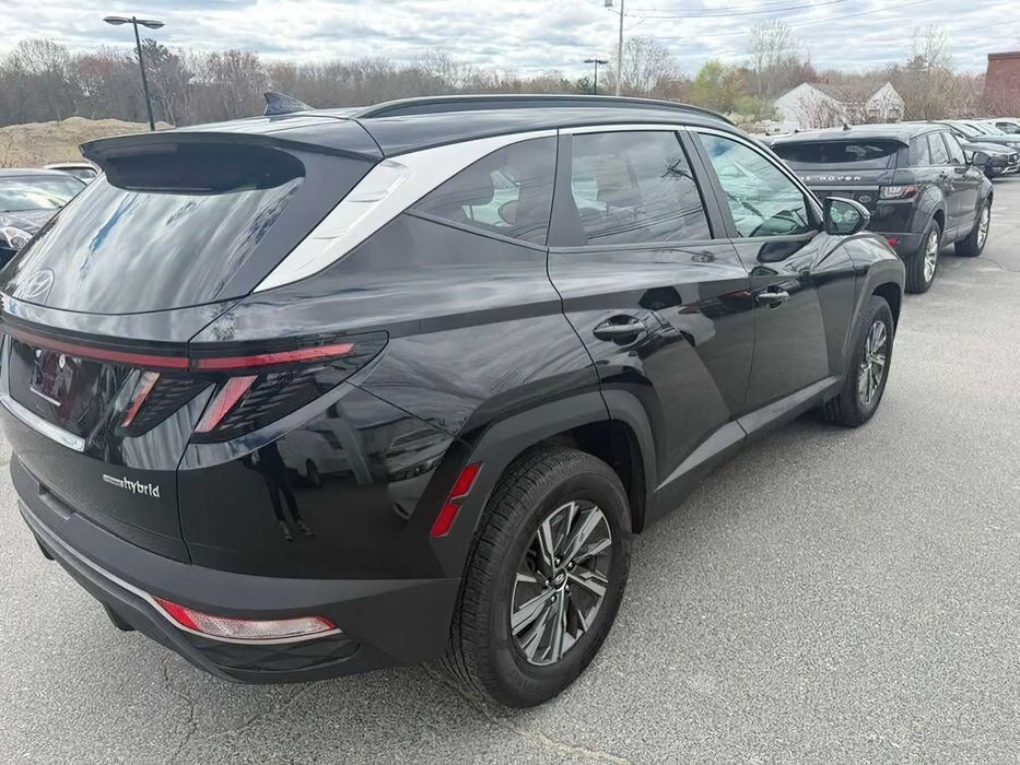 Hyundai Tucson Luxury Hybrid      2022