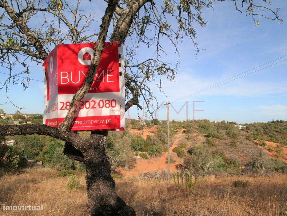 Terreno rústico de 2.400m² em Boliqueime, ideal para cultivo — Paderne, Faro