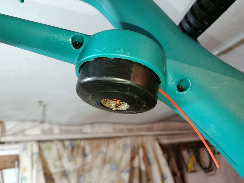 Тример коса bosch art 26 combitrim з колесами і запасними жилками