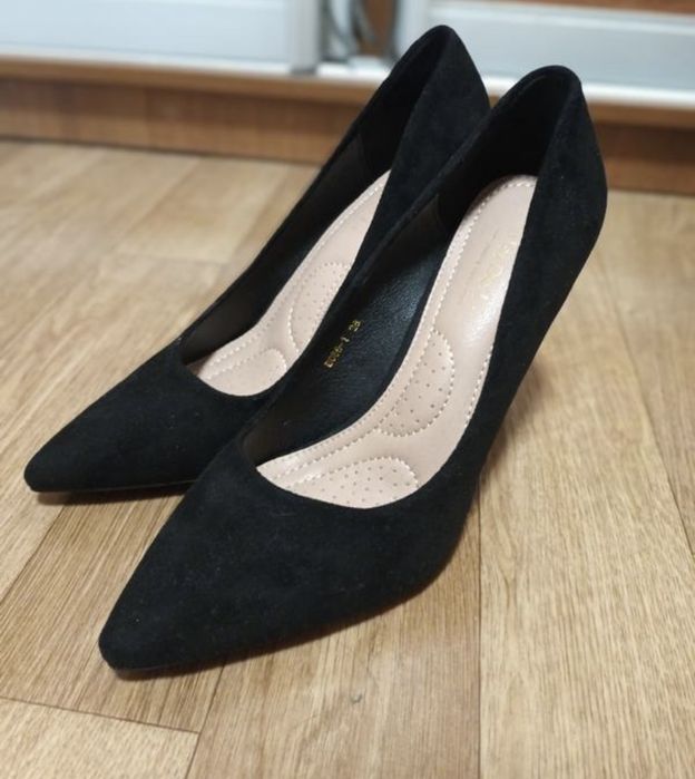 Замшеві чорні туфлі