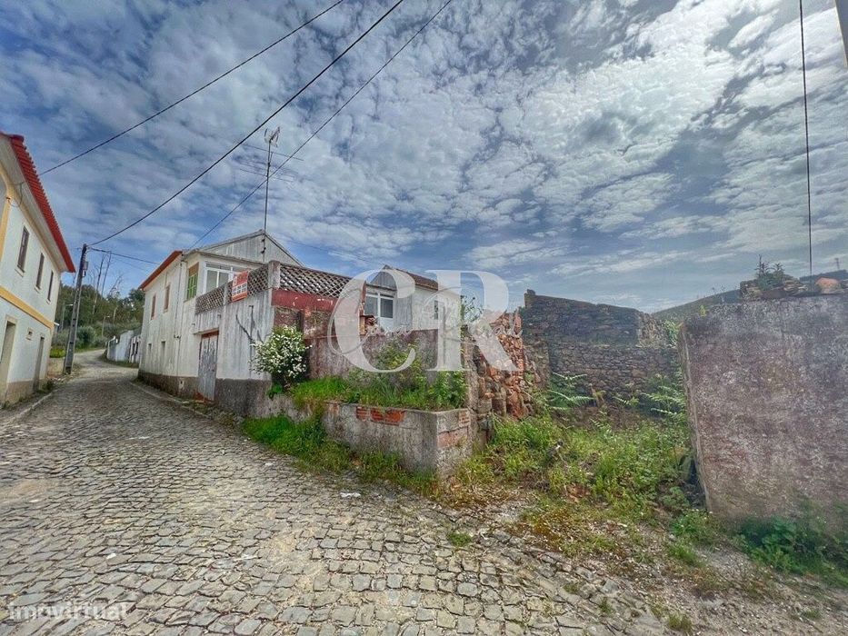 Moradia T2 c/ logradouro e quintal — Campelo, Leiria