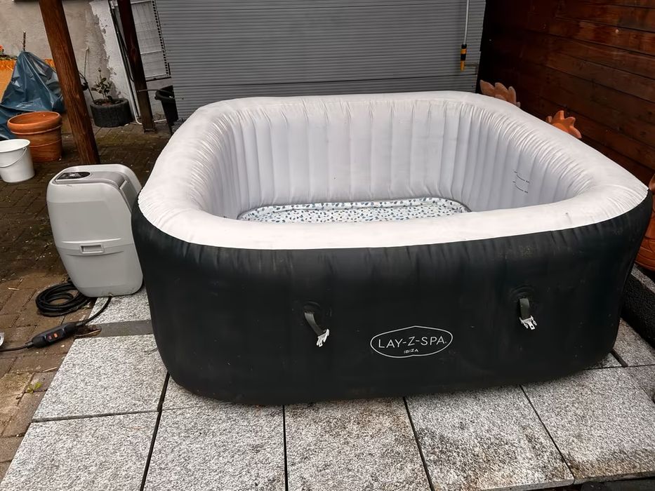 Bestway Lay-Z-Spa Ibiza Whirlpool 180x180 cm 140 Düsen beheizt