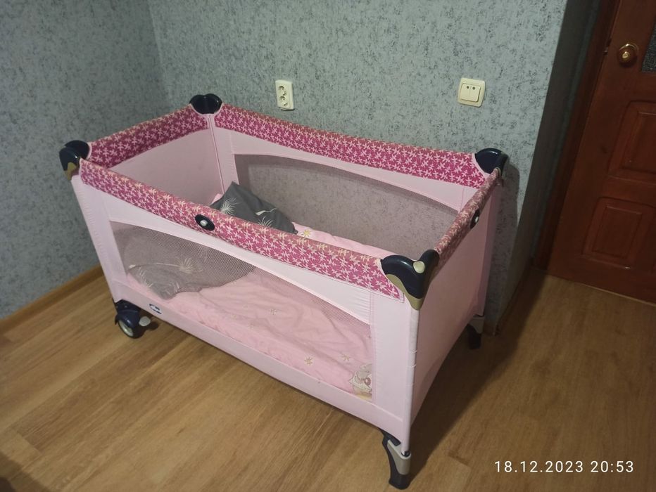 Кроватка дитяча складна