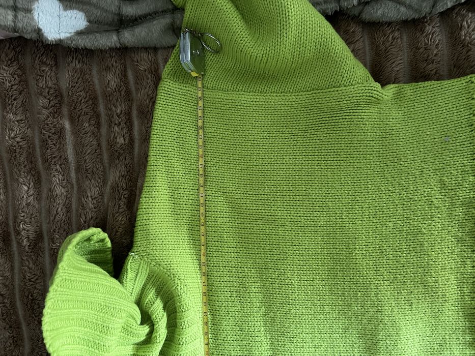 Светр укорочений