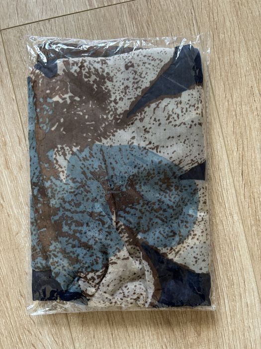 Piękny duży  szalik na wiosnę nowy