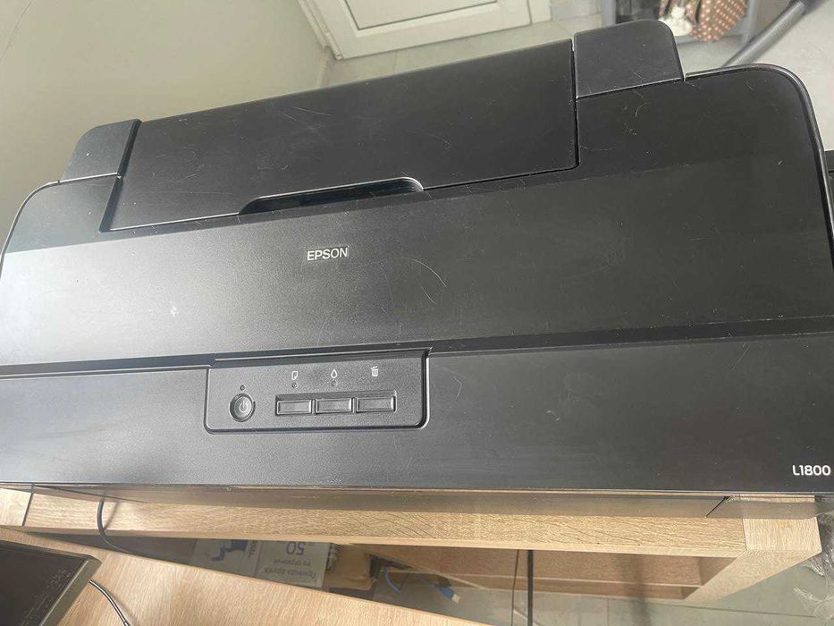 продам принтер EPSON L1800 б\у