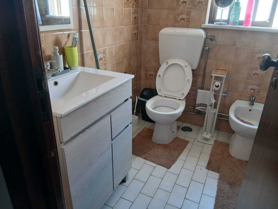 Aluga-se um quarto nas caldas da rainha