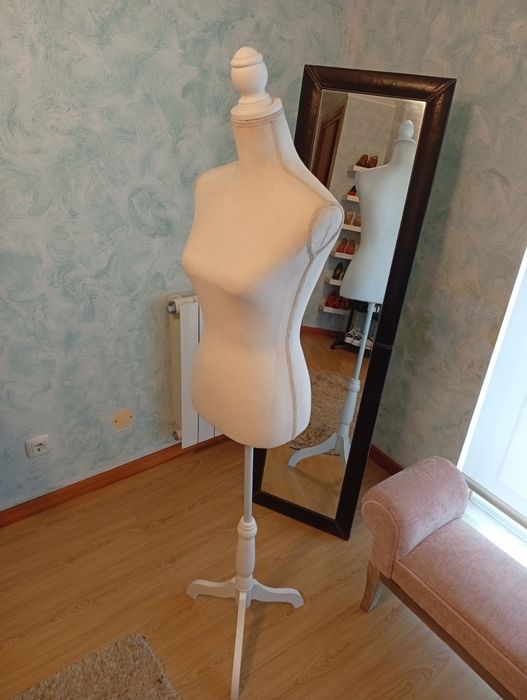 Busto Feminino de Costureira