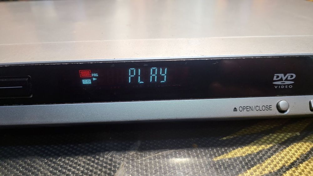 DVD-плеер Panasonic DVD-S295. пульт ду нет,sharp, статуэтк