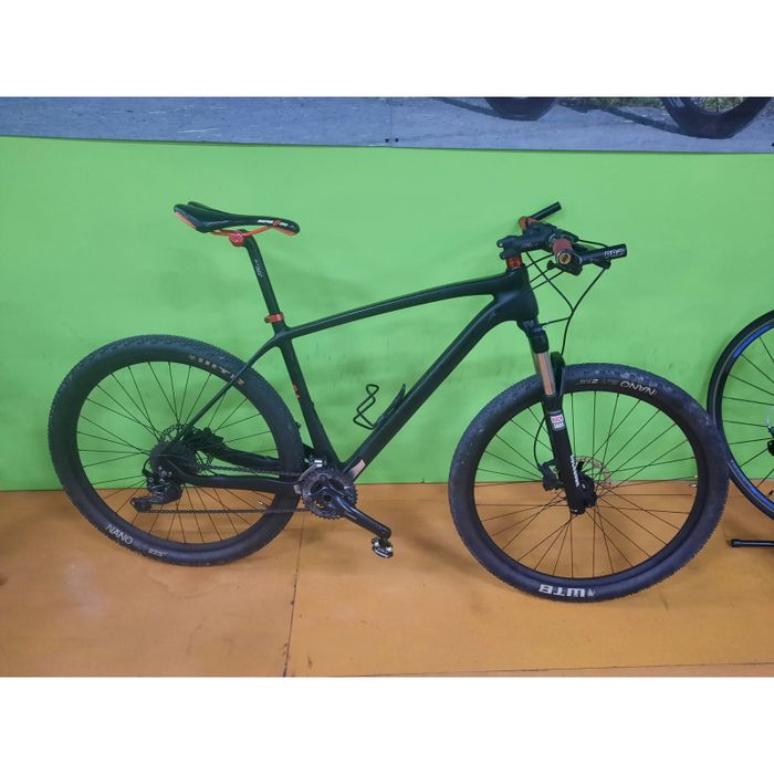 Btt toda em carbono 27.5 L oportunidadee