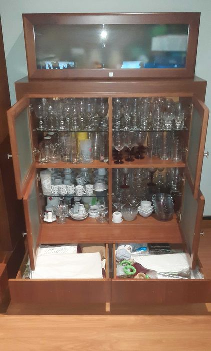 80€ - ( promoção) Cristaleira Sala de Jantar - Madeira Maciça ( com O