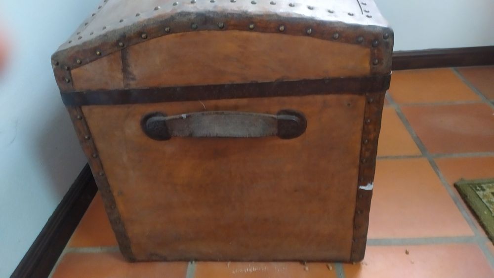 Arca em pele, de fabrico brasileiro