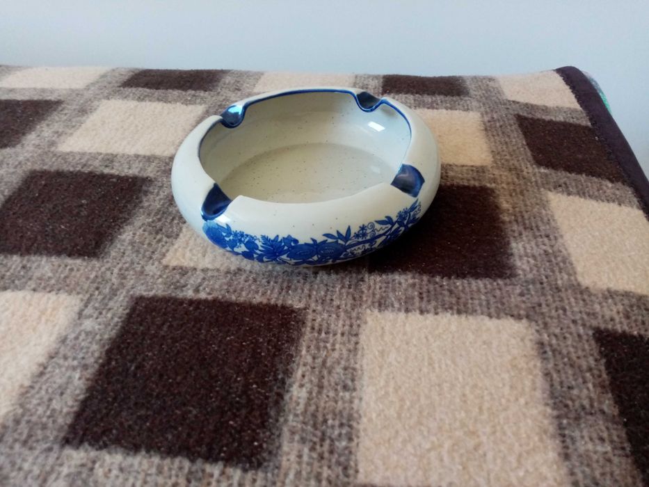 Cinzeiro de porcelana