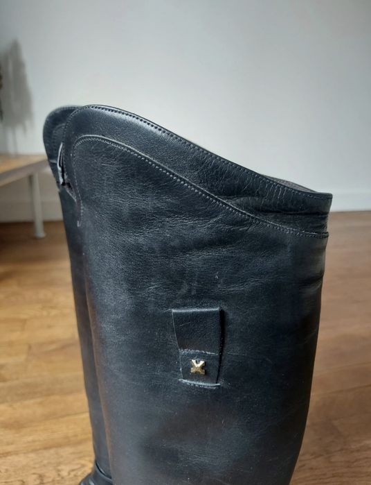 Botas altas, de couro legítimo, preta. Estilo Montaria.