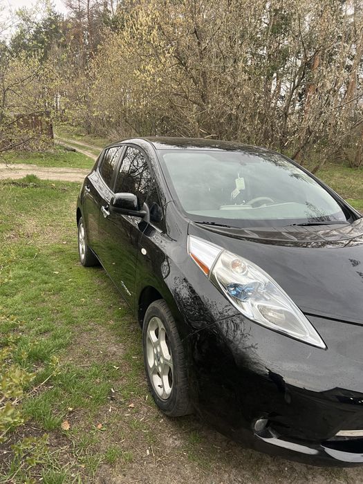 Продам своє авто Nissan Leaf