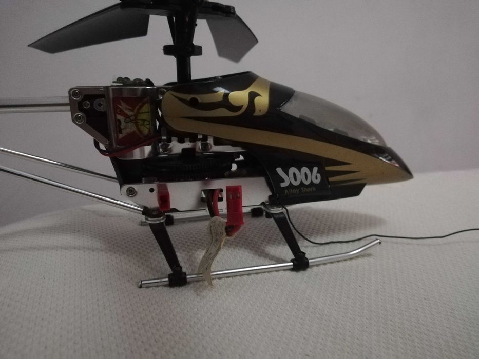 Helicóptero telecomandado para peças