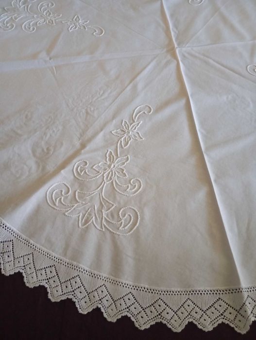 Toalha de renda de bilros bordada