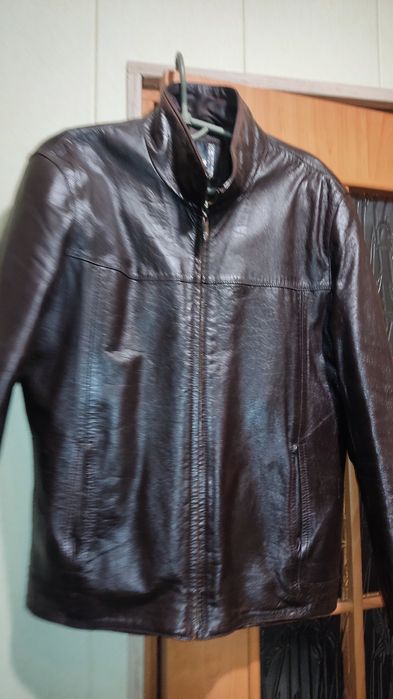 Шкіряна бордова куртка