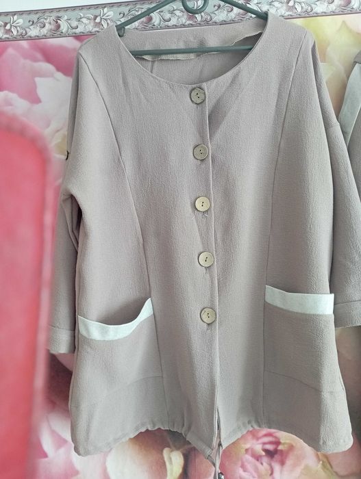 Жіночий брючний костюм