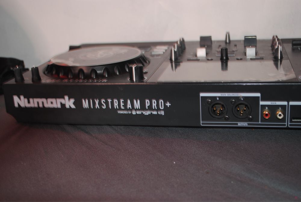 Numark mixstream pro + - excelentes condições (mais mala de transporte à medida)