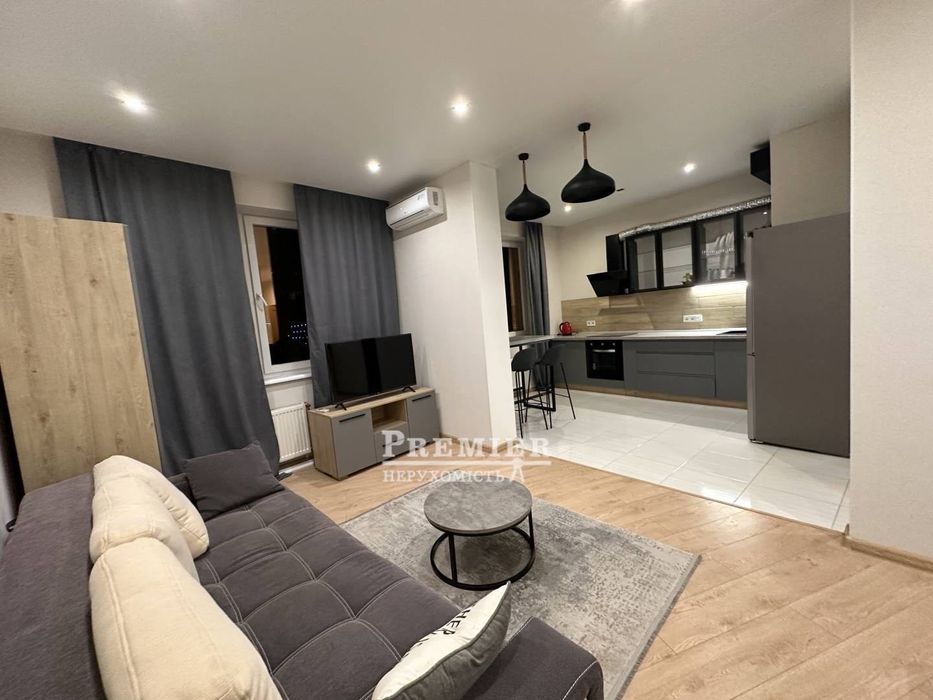 Сдам на коротки/долгий Студия 2 ой этаж генуэзской 3 а, 26 жемчужина