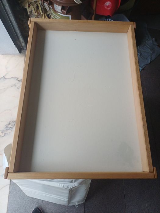 Armário muda fraldas com acessório