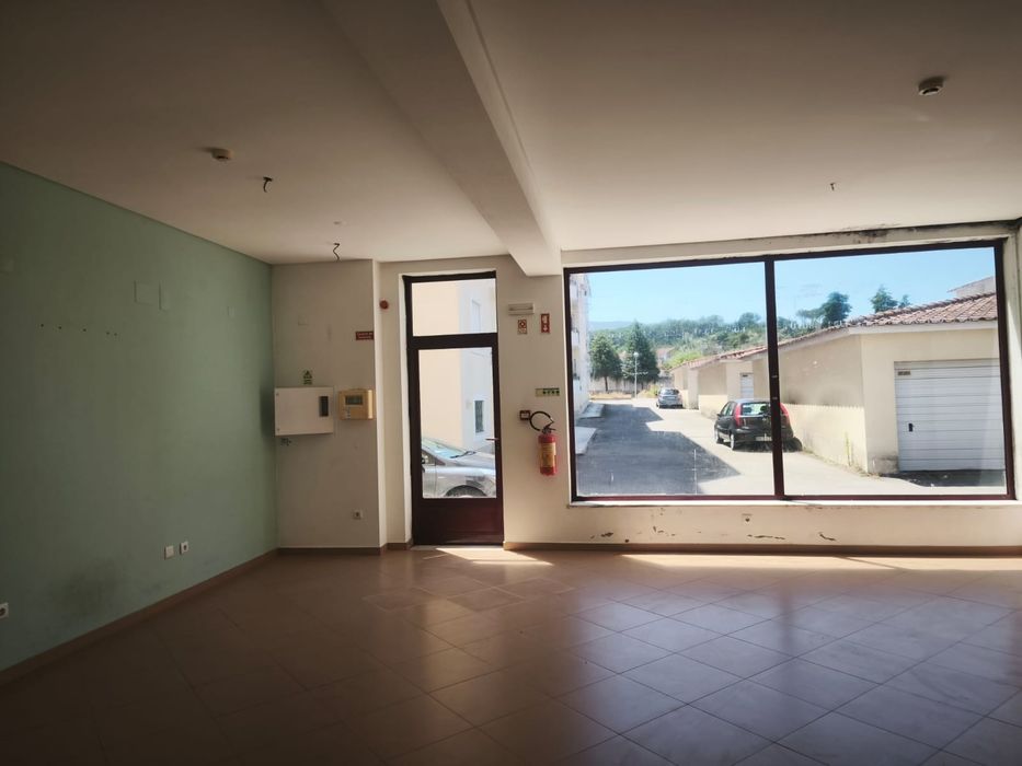 Loja comercial 110M2 - Arganil