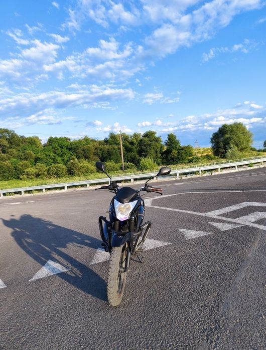 Продам мотоцик lifan str200