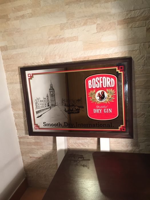 Quadro publicitário espelhado