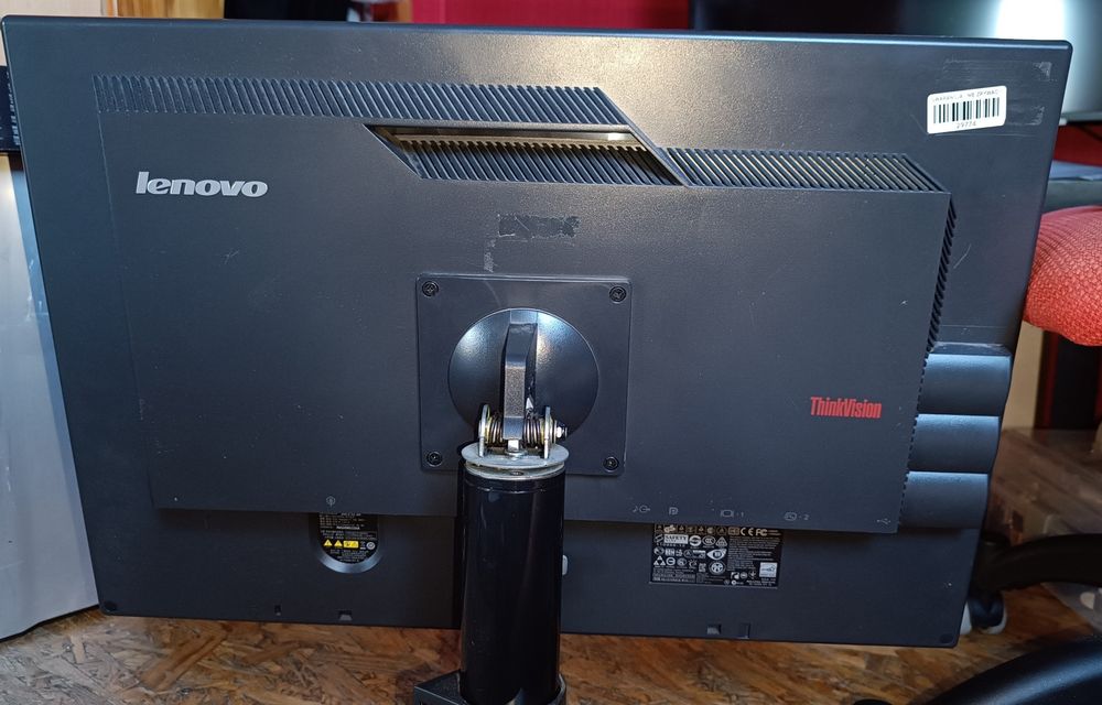Monitor LENOVO LT2452pw