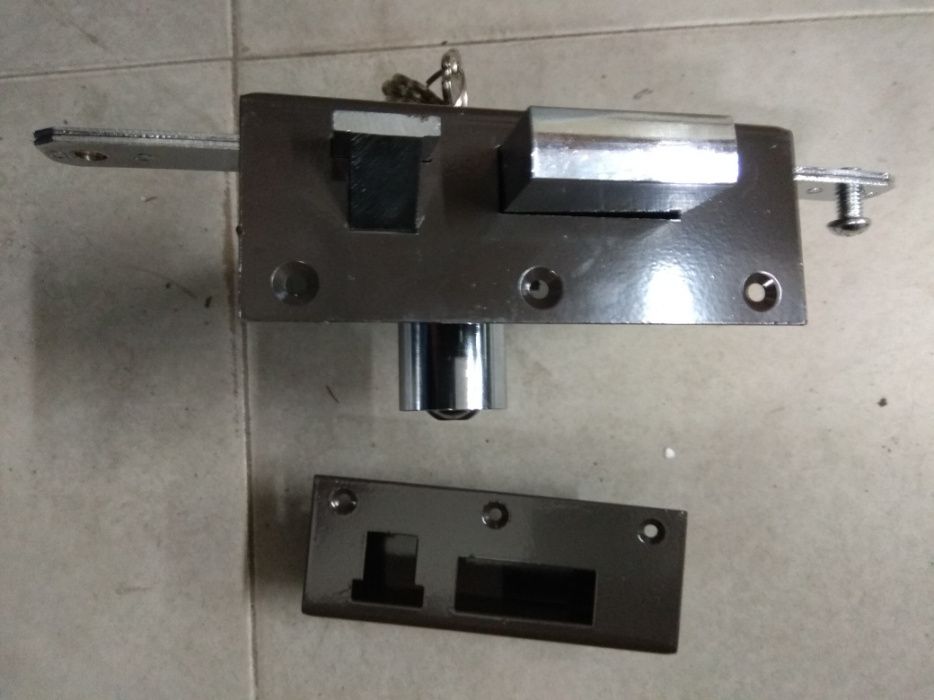 Fechadura segurança com trancas nova